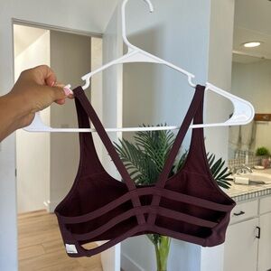 Vuori Yosemite bra - size xs - burgundy